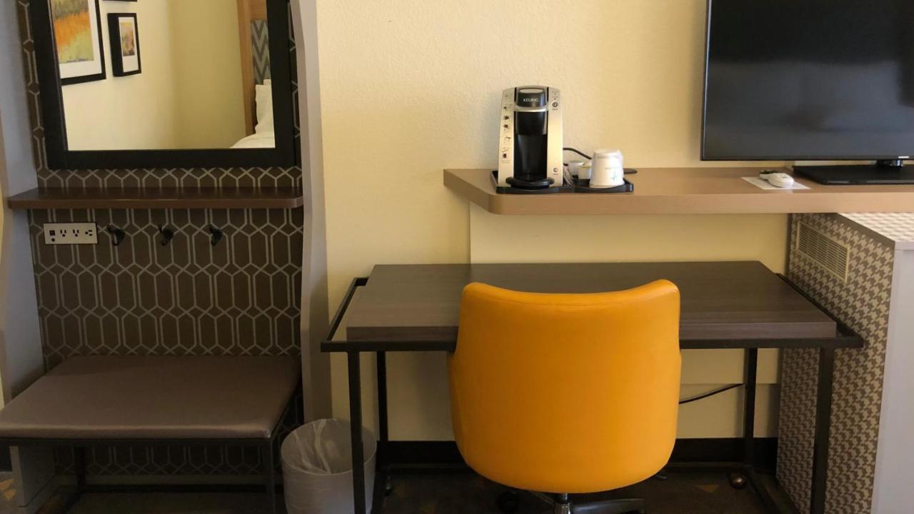Holiday Inn Asheville East-Blue Ridge Pkwy By Ihg Eksteriør billede