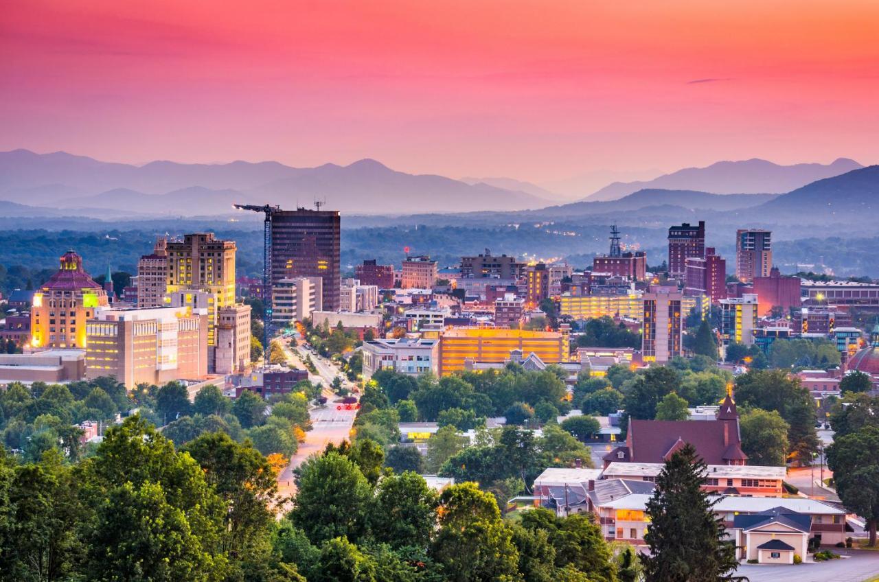 Holiday Inn Asheville East-Blue Ridge Pkwy By Ihg Eksteriør billede