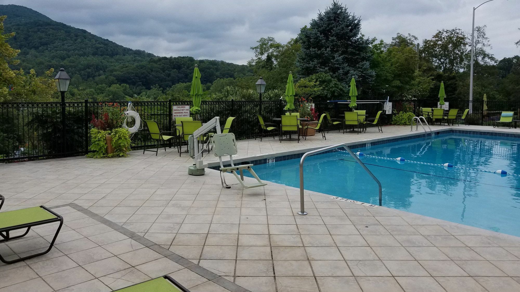 Holiday Inn Asheville East-Blue Ridge Pkwy By Ihg Eksteriør billede